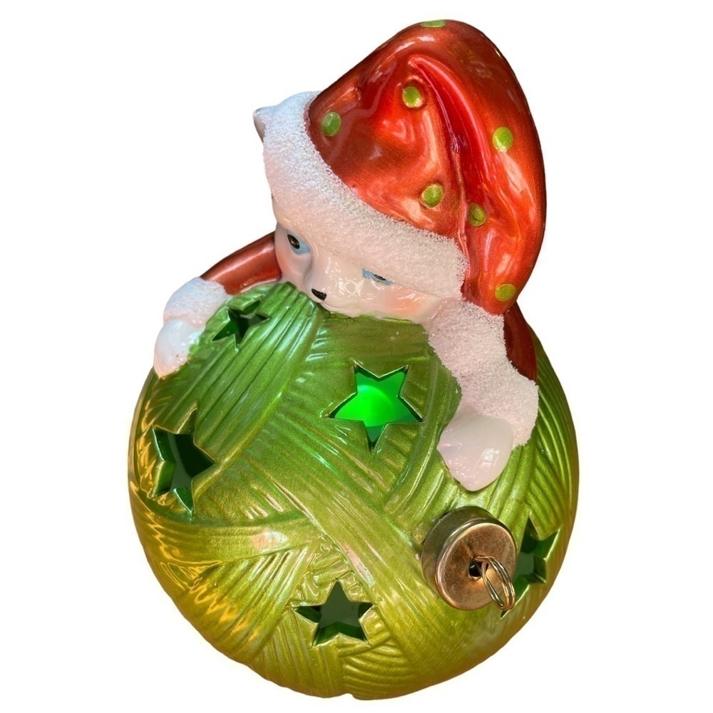Home Reflections kitten
with yarn ornament, battery operated - Picture 4 of 9